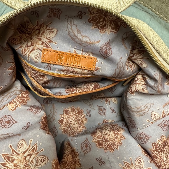 Hobo bag and matching wallet. Fabulous bag. - Picture 4 of 4